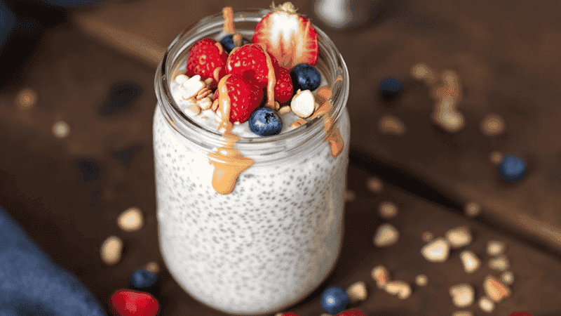 پودینگ چیا با میوه و کره بادام