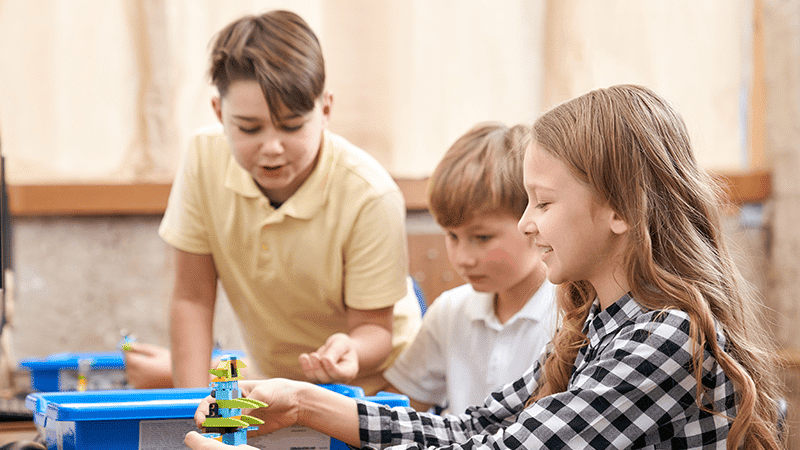 بازی کلاسی پانتومیم؛ چالش خلاقیت و ارتباط غیرکلامی